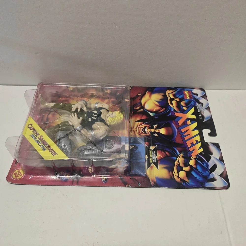 Toy Biz X-Men Invasion Series Captive Sabretooth Action Figure 1995 Marvel 49011